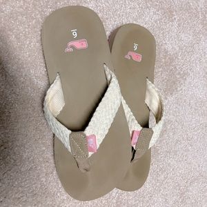 Vineyard vines flip flops excellent condition